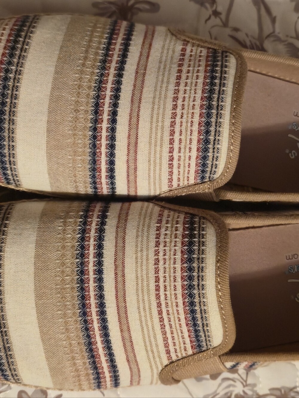 Skechers Women's Slip-On Flats in Beige with Navy & Rust Stripes Sz 8
